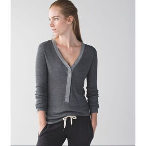 Lululemon Find Your Mantra Long Sleeve Tshirt Size 4 Gray Black Striped Stretch